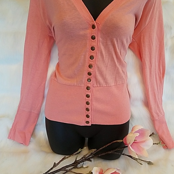 ● Beautiful cardigan ● - Picture 2 of 3